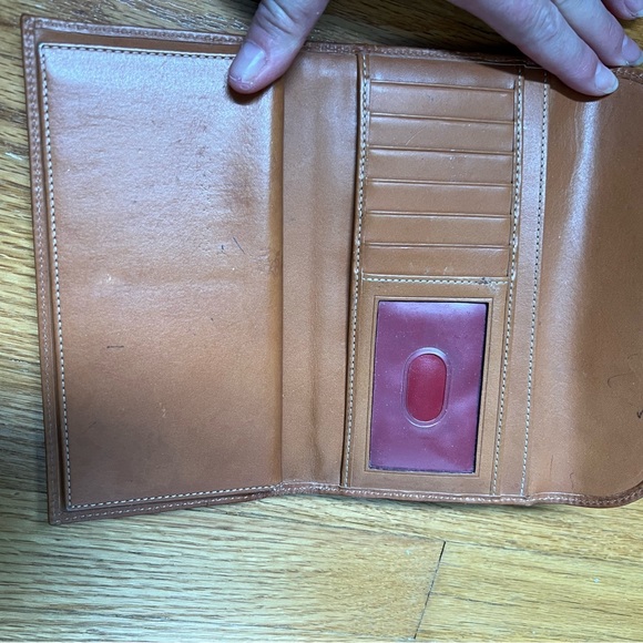 Dooney and Bourke wallet, pink with gold hardware - Picture 3 of 4